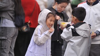 春秋假怎么休更合適？專家建議落實帶薪休假讓家長孩子同頻