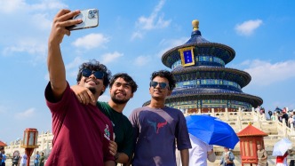 三季度1.78亿人次出入境，免签入境外国人同比增48.3%