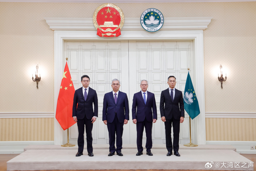 澳门特区多位主要官员宣誓就职