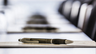 何立峰會見清華大學經濟管理學院顧問委員會委員代表