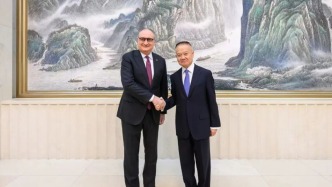 中联部部长刘海星会见俄罗斯驻华大使莫尔古洛夫