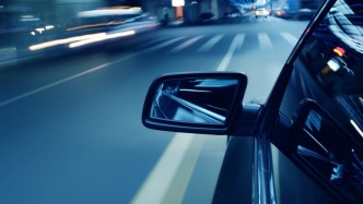 交通標志設置不合理致駕駛人“被違章”，法院：撤銷交警處罰