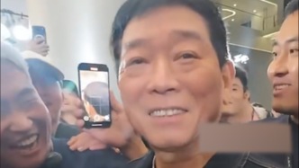 身價千億大佬被調侃衣服一二百，他高情商回答