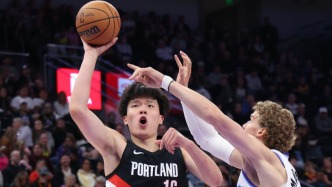 哭著告別季前賽，楊瀚森首個(gè)NBA賽季一定要記住姚明的忠告