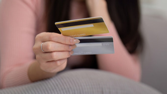 儲戶質(zhì)疑辦張銀行卡被“多重審核”，反詐與客戶便利該如何平衡？