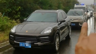 多輛車占用高速應急車道致救護車受阻，警方：對18輛車記分罰款