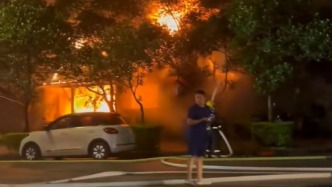 云南芒市珠寶小鎮(zhèn)一燒烤攤發(fā)生火災(zāi)，無人員傷亡