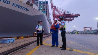 第八届进博会南非展品抵沪,带来了果干、红茶和工艺品