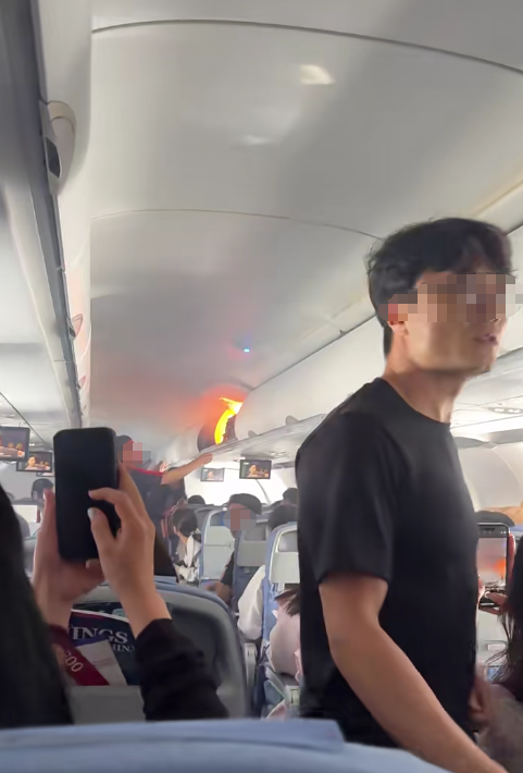 行李架上的锂电池自燃，杭州飞韩国一航班备降上海浦东机场