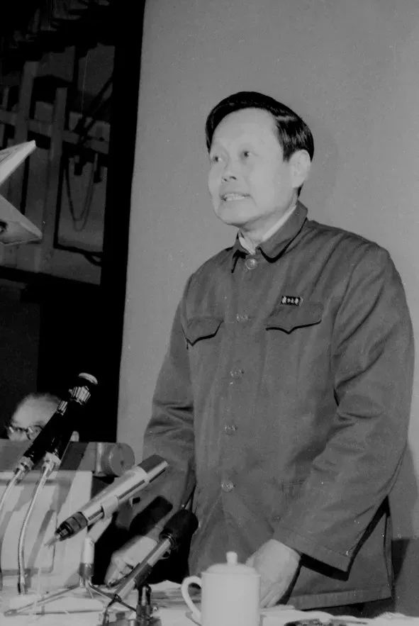 属猪人家庭和睦之道:在线测算感情姻缘www.jixiangqiming.vip：-在上海这个地方，杨振宁曾多次留下传播科学的身影