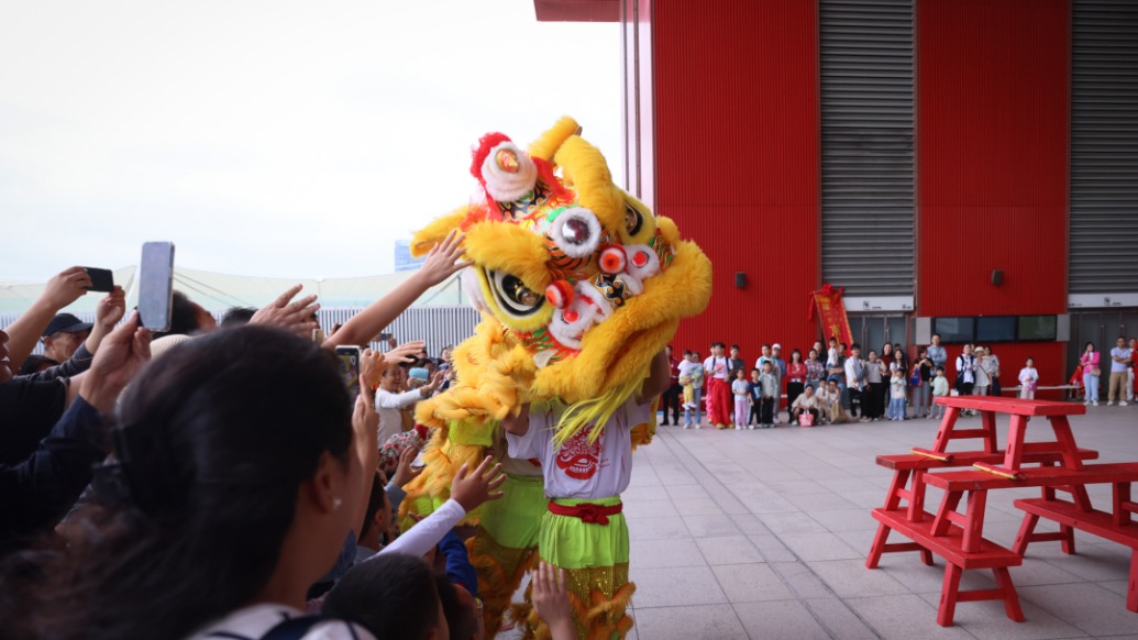 現場｜在上海美術館看醒獅和英歌舞表演
