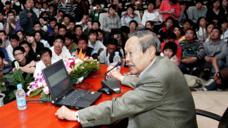 復(fù)旦發(fā)文緬懷楊振寧：曾與師生暢談物理的誘惑，激勵后學(xué)不斷求索