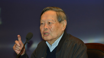 丘成桐悼念楊振寧：希望未來設(shè)立一個(gè)以楊振寧命名的獎(jiǎng)項(xiàng)來紀(jì)念他