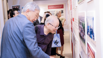 六十年前從越南赴上海求學(xué)，年近八旬他又出現(xiàn)在華東師大