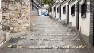 贵阳一20米下坡路装了16条减速带，交警回应：设置前征求过意见，得到一致认可