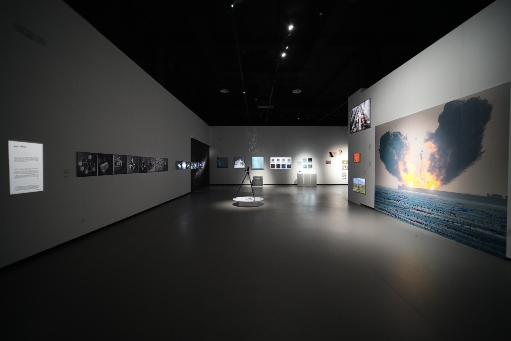带 “逸辉” 的名字:在线测算号码www.jixiangqiming.vip：-看展览｜参与者说第六届全国青年摄影大展：摄影正在被重塑