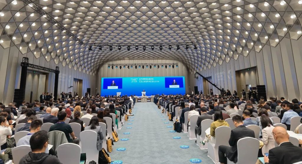2025北外滩国际航运论坛开幕，30项重大合作成果发布