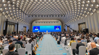 2025北外灘國際航運(yùn)論壇開幕，30項(xiàng)重大合作成果發(fā)布