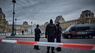 盧浮宮九件珠寶被搶，三名蒙面男子持械破窗而入