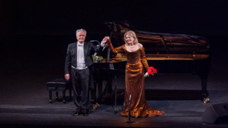 宝刀未老！66岁弗莱明和上海乐迷合唱《窈窕淑女》