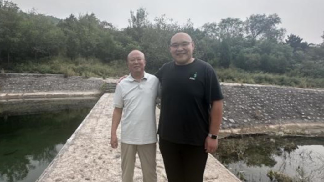 人心不涼｜老人游泳溺水獲救，苦尋9個(gè)月找到救命恩人