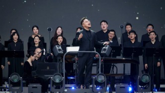 彩虹室內合唱團在青浦歌唱，有人坐著高鐵來赴約