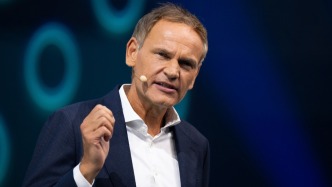 奧博穆三年后告別雙重身份，保時捷換帥不是轉型終點