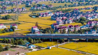 今年前三季度全國鐵路發送35.4億人次同比增6%，再創歷史同期新高