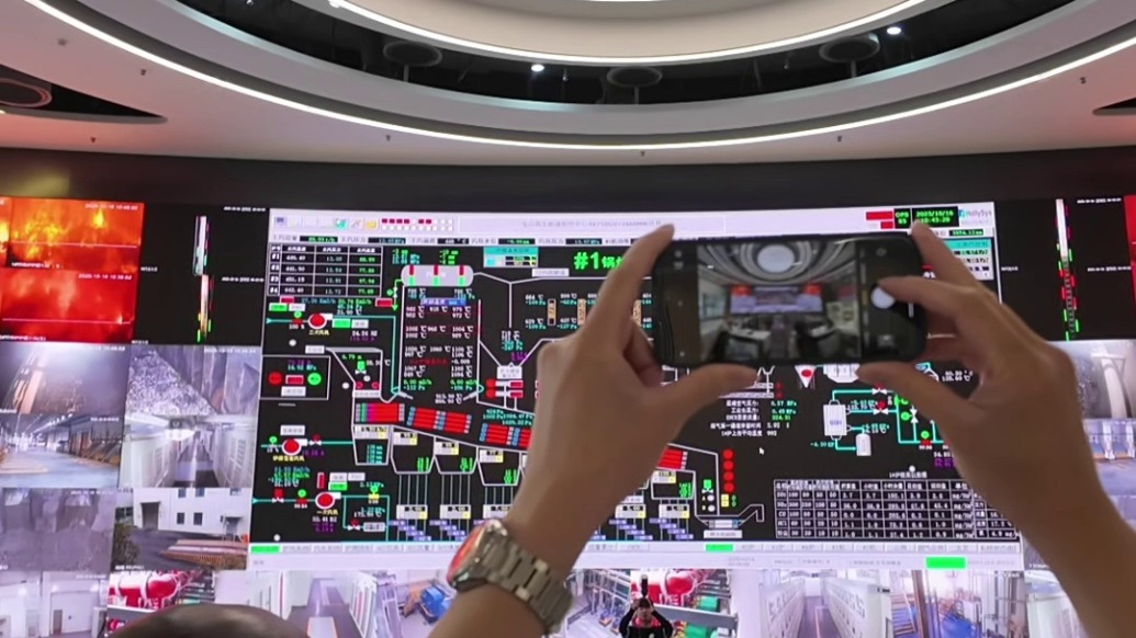 全球工程師看上海｜參觀“資源再生”工作坊后，加納工程師感嘆：這里的一切都讓我好奇