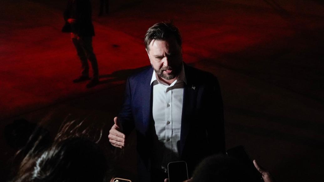 萬(wàn)斯稱(chēng)尚未決定向?yàn)跆峁皯?zhàn)斧”：美國(guó)還是得先顧自己