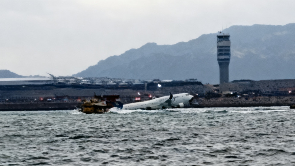 香港国际机场回应货机坠海：疑因失控滑出跑道，确保对事故彻底调查