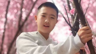 “14歲自閉癥少年墜樓后病?！崩m(xù)：已做開顱手術(shù)，籌到逾14萬愛心款