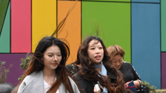 魔都眼｜入秋首個工作日：你的發(fā)型是否在冷風中凌亂