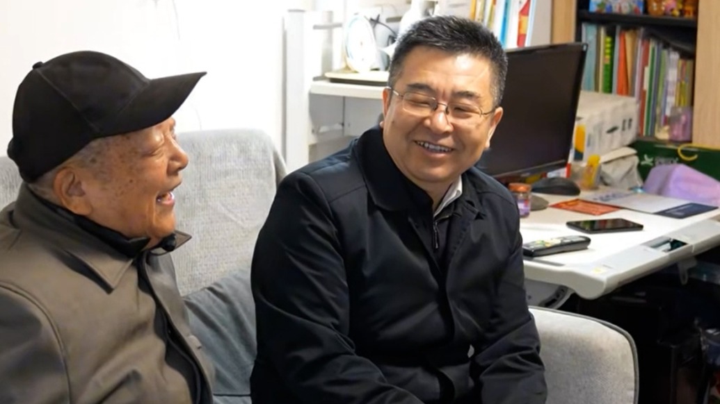 上任次日，洛陽(yáng)市委書(shū)記陳春江看望慰問(wèn)正市廳級(jí)老同志