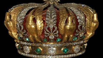 卢浮宫劫匪掉落的皇冠：一件世博杰作，一个帝国的自白