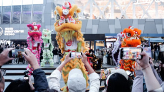 在上海街頭看正宗醒獅和英歌舞