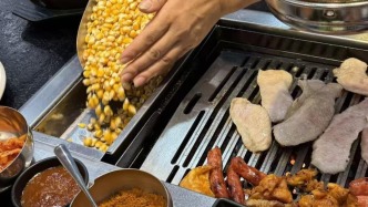 山東烤肉店店主回應(yīng)用玉米做燃料爭議：從周邊農(nóng)戶收購，年耗600余斤