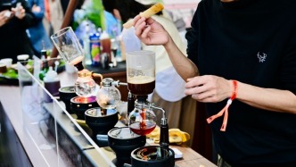 直播丨@咖友！來上海陸家嘴，感受一杯咖啡里的環(huán)球漫游