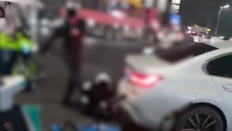 摩托車(chē)友稱(chēng)斥責(zé)轎車(chē)變道沒(méi)打燈遭毆打，合肥警方已介入調(diào)查