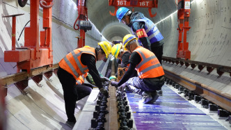 上海軌交21號線一期工程開始鋪軌，全線設18座車站