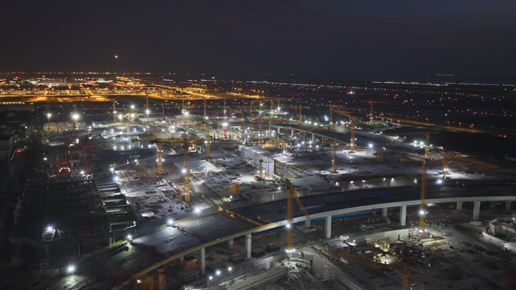 機(jī)器人“組團(tuán)”蓋機(jī)場(chǎng)？上海這個(gè)超級(jí)工程藏著未來建筑的答案
