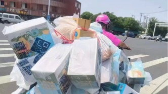配送员电动车挂满货物疑似超载？山姆、京东、美团回应