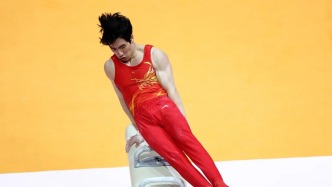 體操世錦賽男子個(gè)人全能決賽，橋本大輝金牌，張博恒銀牌