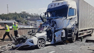 甬莞高速4死2傷交通事故調(diào)查報(bào)告：重貨司機(jī)疲勞駕駛追尾小客車，已被刑拘