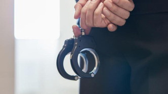 云南文山警方抓獲一團(tuán)伙22人：多次實(shí)施聚眾斗毆等違法犯罪