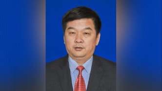 擔任咸寧市委副秘書長8個月后，鄭奇明轉任市科技局黨組書記