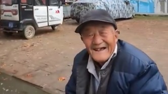 彰顯誠信本色！買兩斤蘋果卻到手四斤，女子趕緊找老人退回