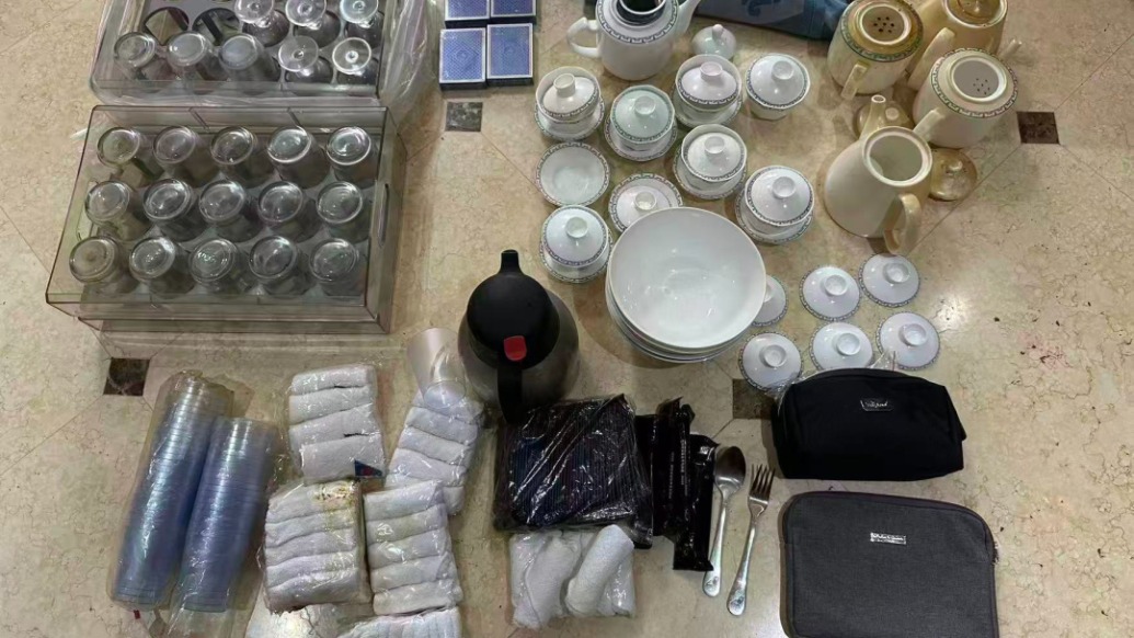 被妻子用PPT舉報偷拿飛機物資堆放家中，南航涉事職工回應由公司處理