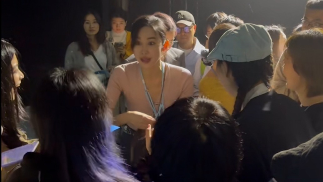 在烏鎮(zhèn)戲劇節(jié)偶遇朱潔靜