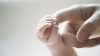 上海推出新生兒出生登記“全市通辦”，無(wú)需再返回戶籍地辦理